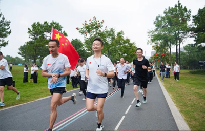 同心筑梦 共庆华诞丨旋乐吧spin8国祯第四届“欢乐迎国庆 环湖健步走”活力开启